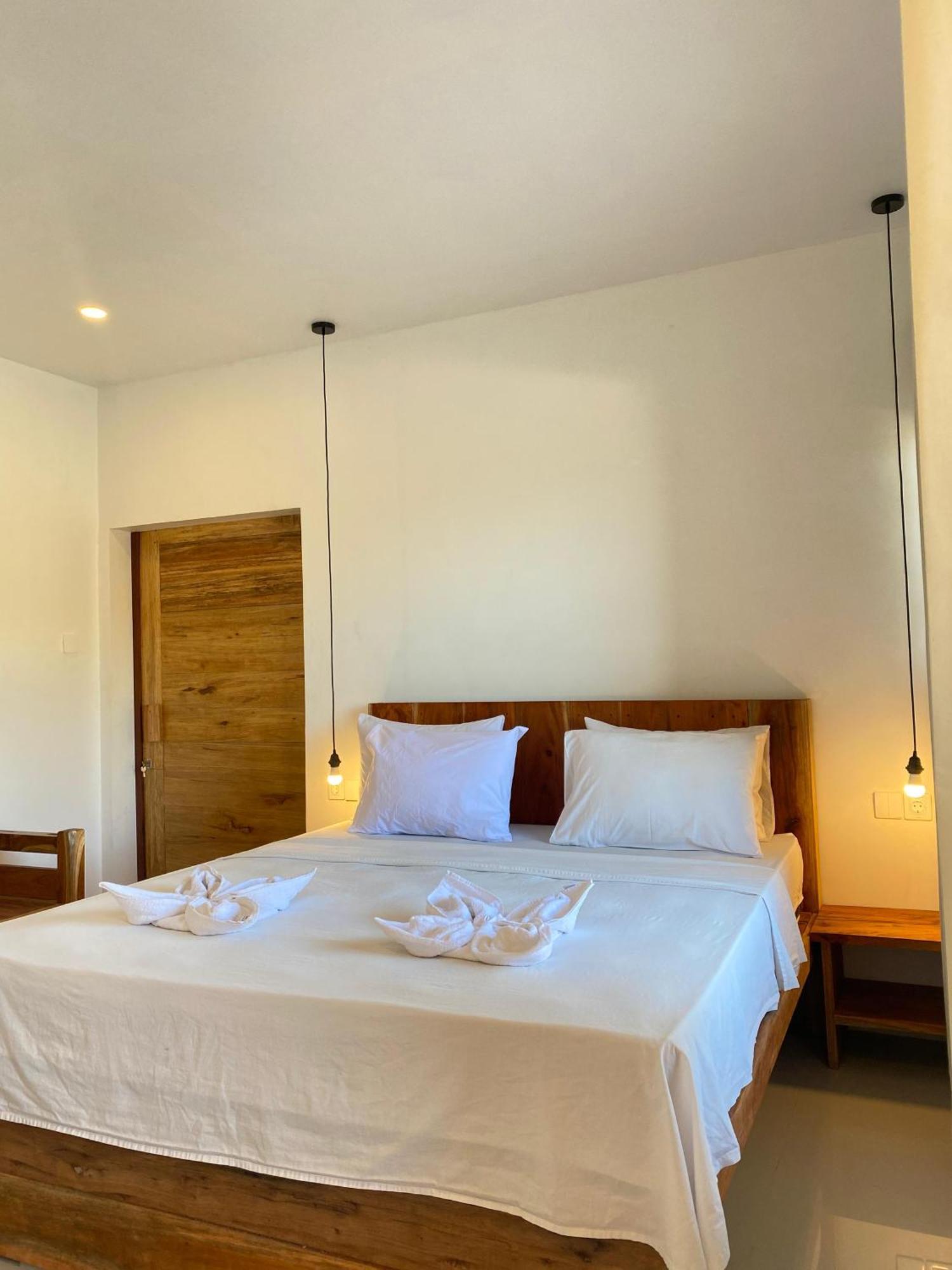 Отель Sky Mountain Views Kuta  Экстерьер фото