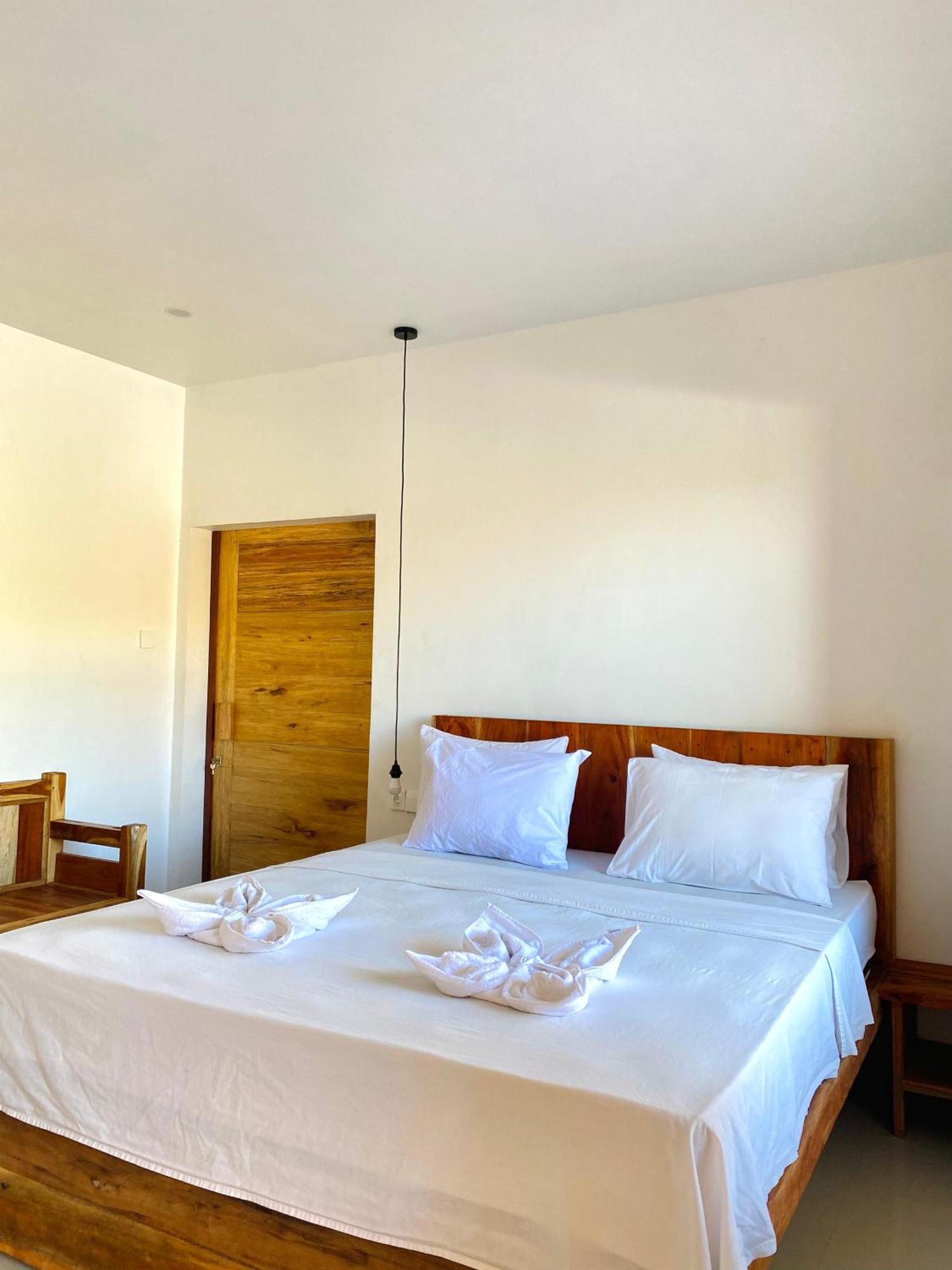 Отель Sky Mountain Views Kuta  Экстерьер фото