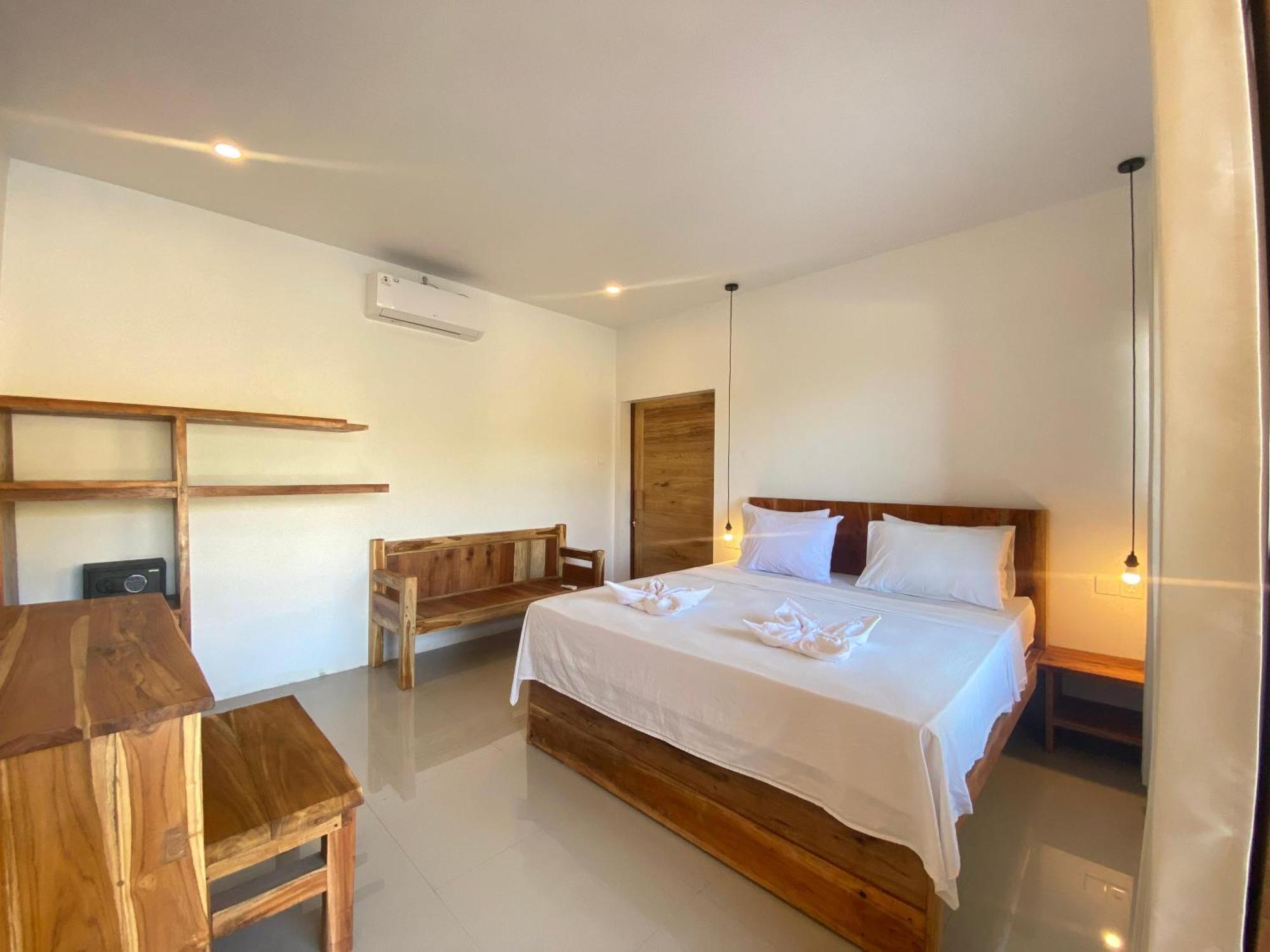 Отель Sky Mountain Views Kuta  Экстерьер фото
