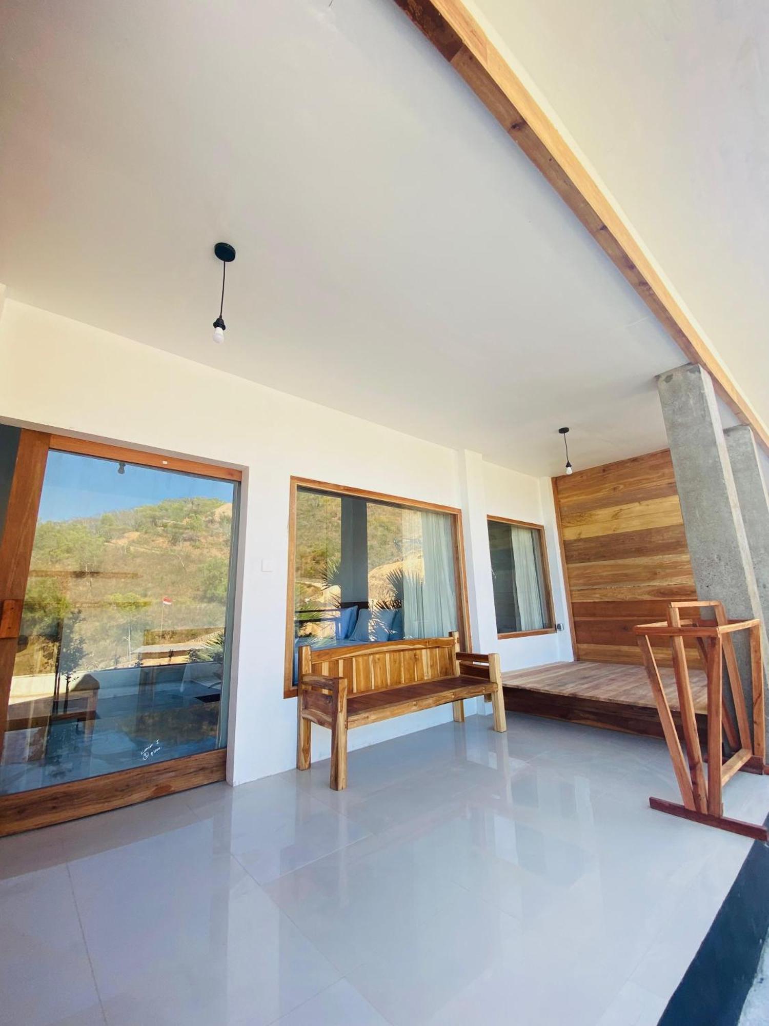 Отель Sky Mountain Views Kuta  Экстерьер фото