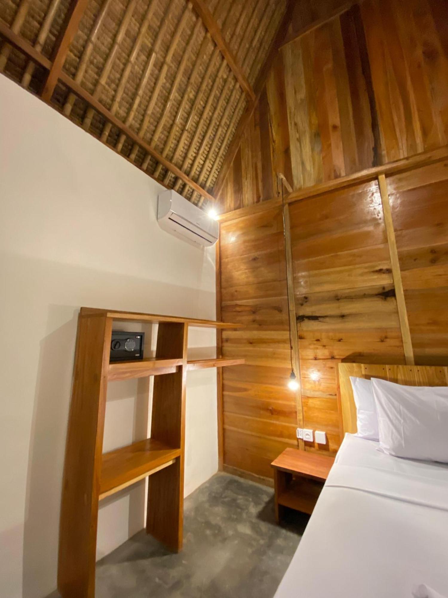 Отель Sky Mountain Views Kuta  Экстерьер фото