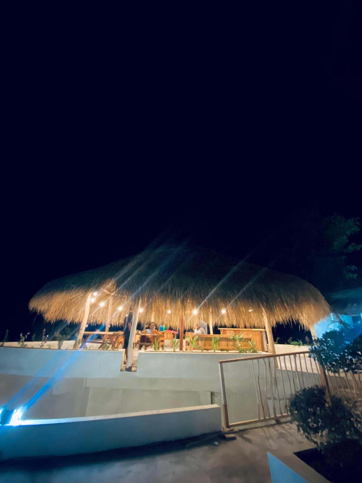 Отель Sky Mountain Views Kuta  Экстерьер фото