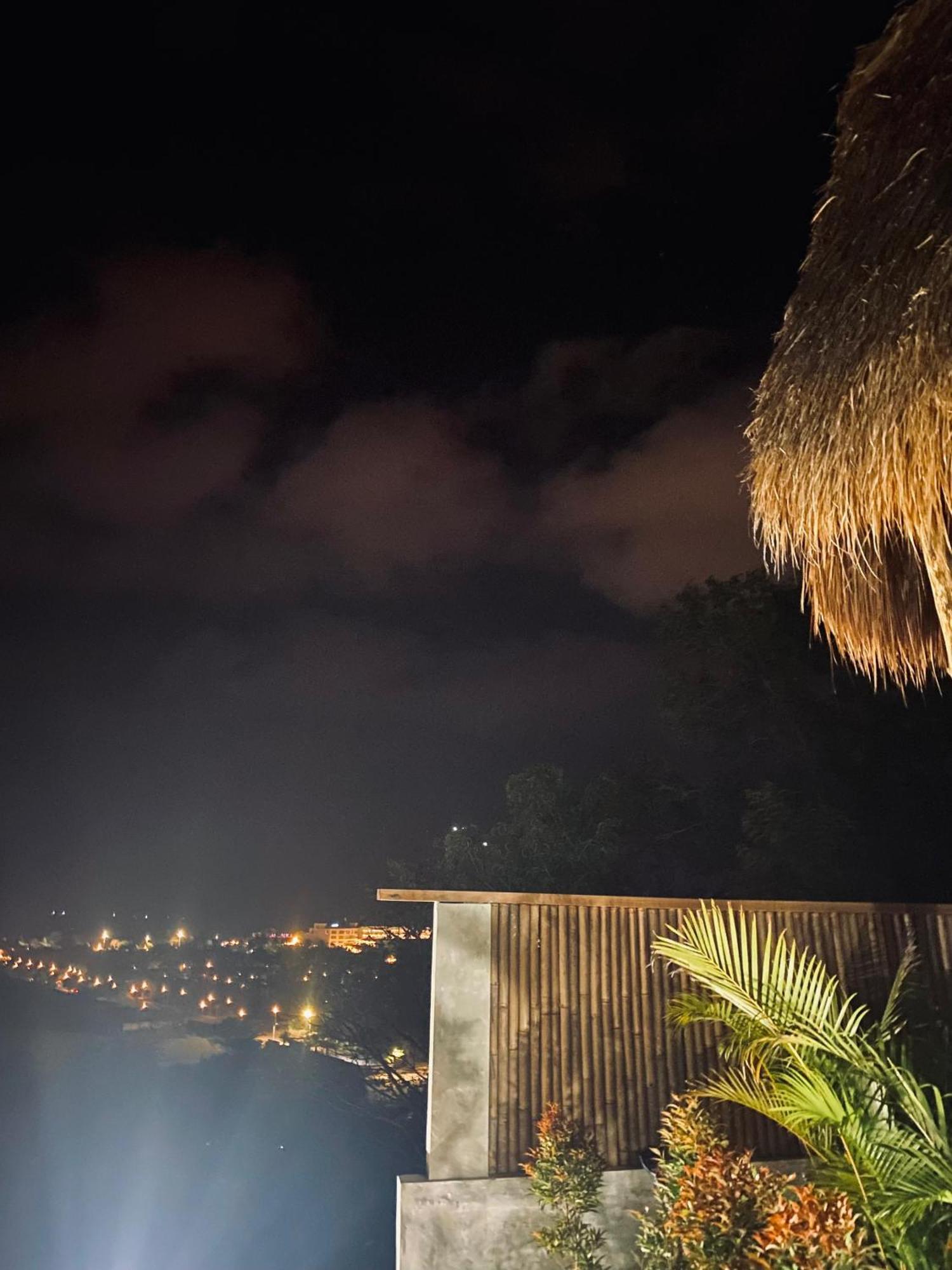 Отель Sky Mountain Views Kuta  Экстерьер фото