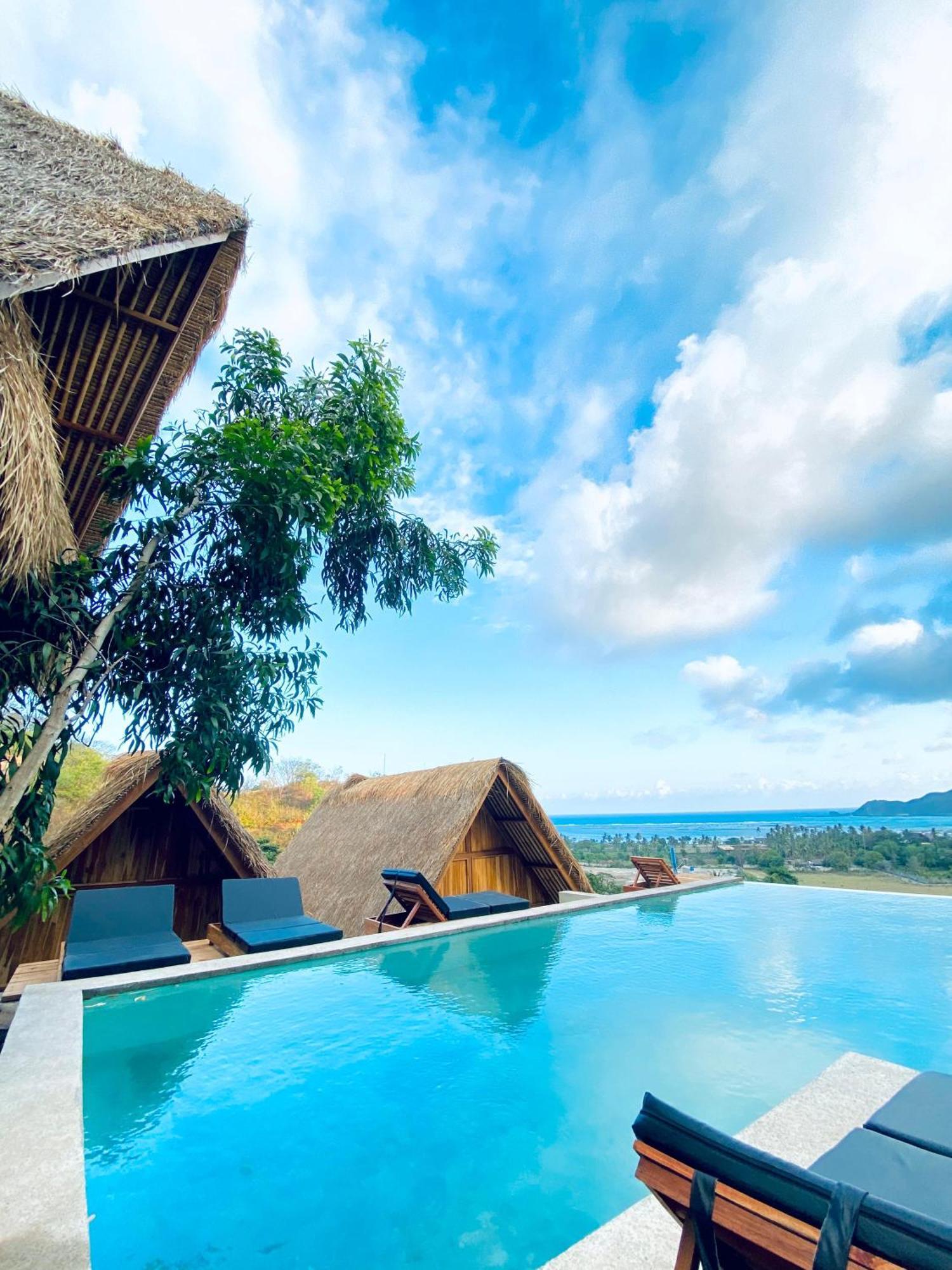 Отель Sky Mountain Views Kuta  Экстерьер фото