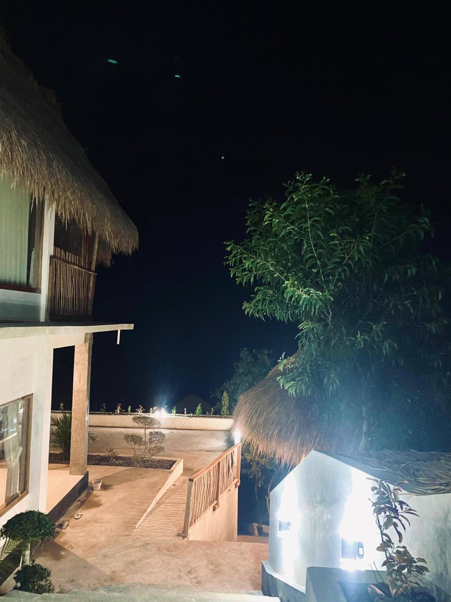Отель Sky Mountain Views Kuta  Экстерьер фото
