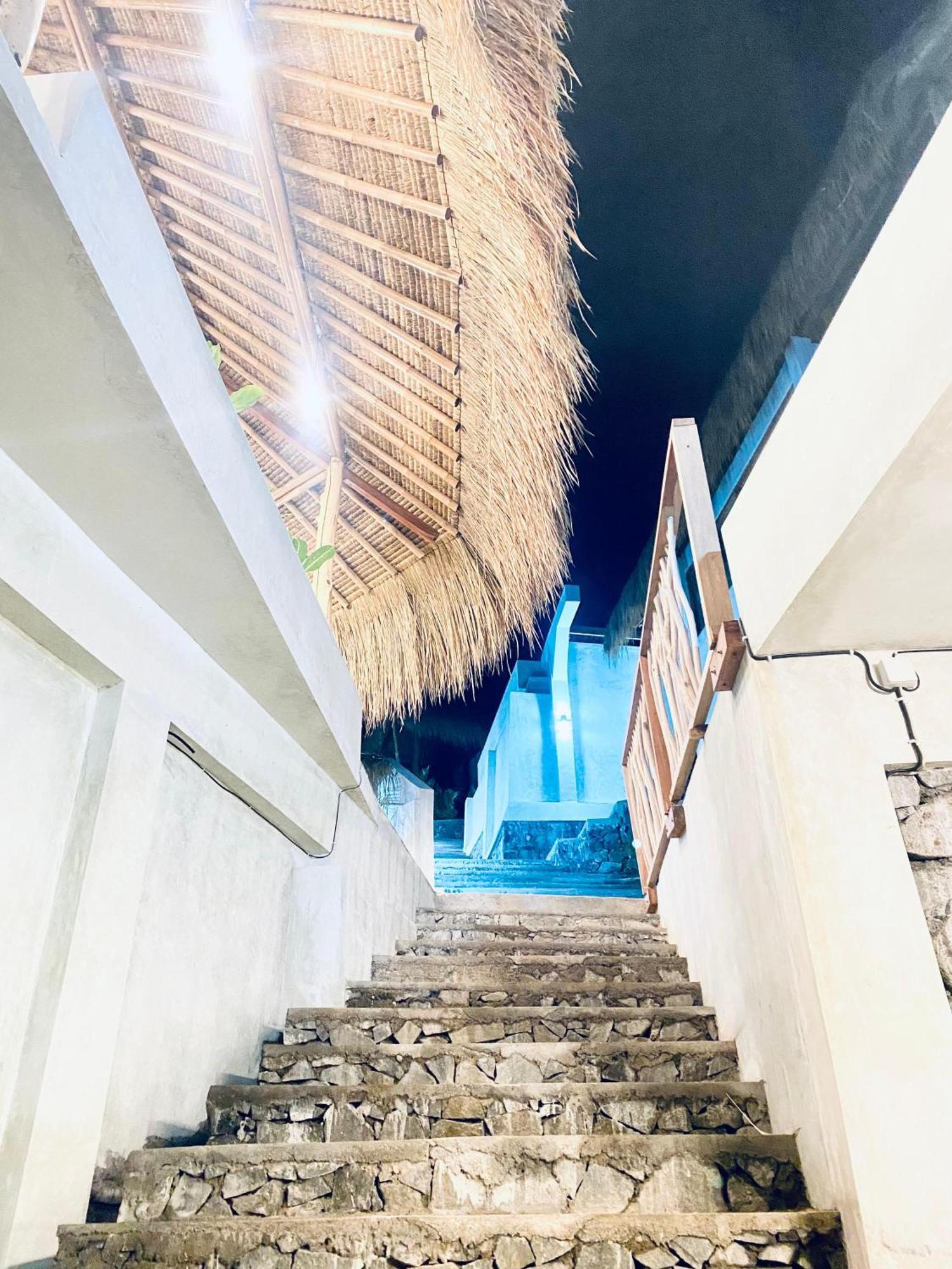 Отель Sky Mountain Views Kuta  Экстерьер фото