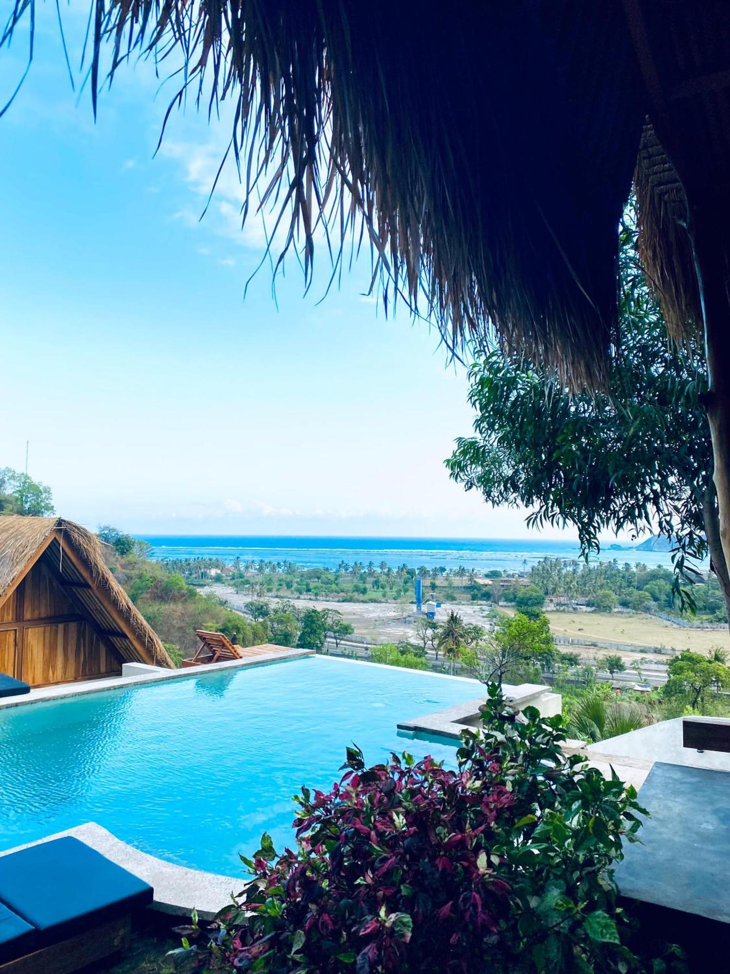 Отель Sky Mountain Views Kuta  Экстерьер фото