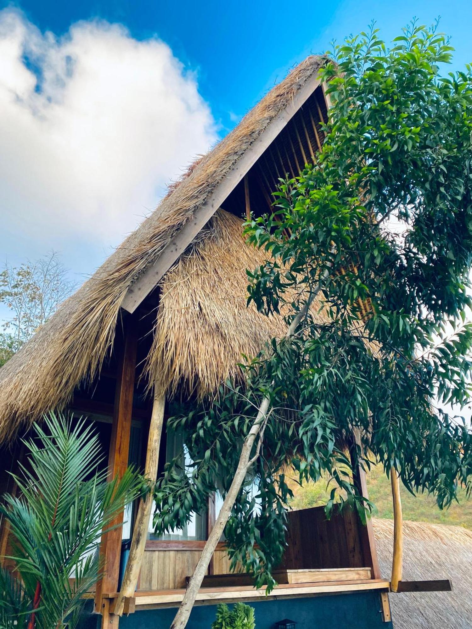 Отель Sky Mountain Views Kuta  Экстерьер фото