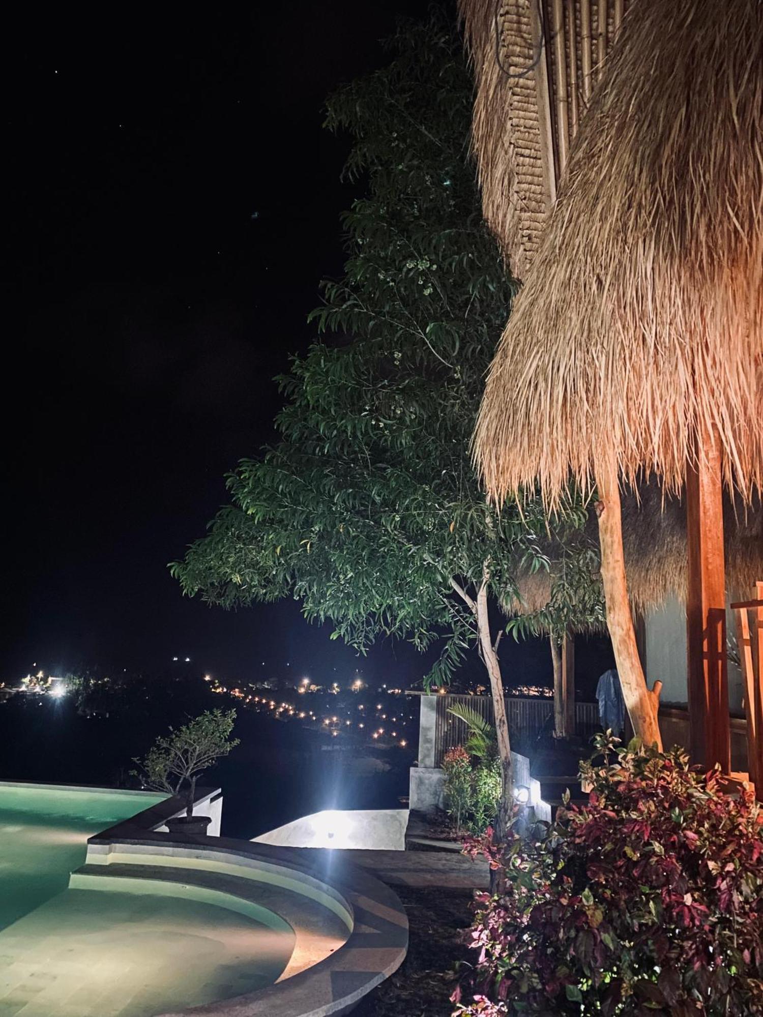 Отель Sky Mountain Views Kuta  Экстерьер фото