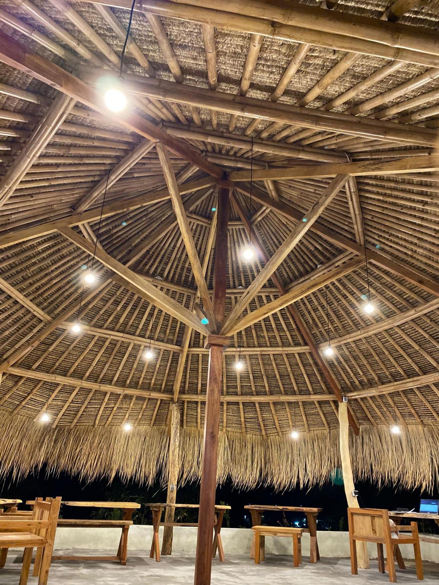 Отель Sky Mountain Views Kuta  Экстерьер фото