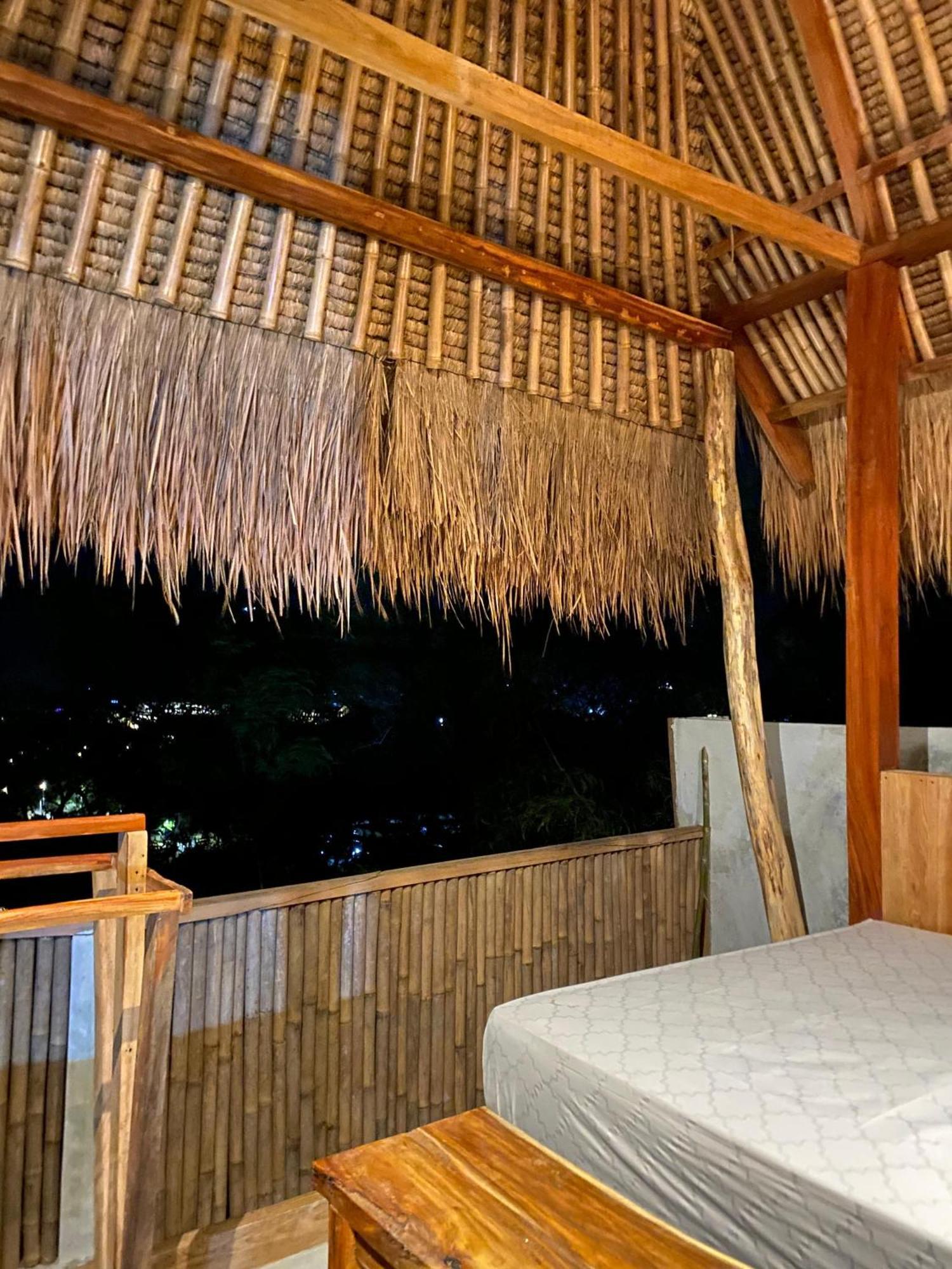 Отель Sky Mountain Views Kuta  Экстерьер фото