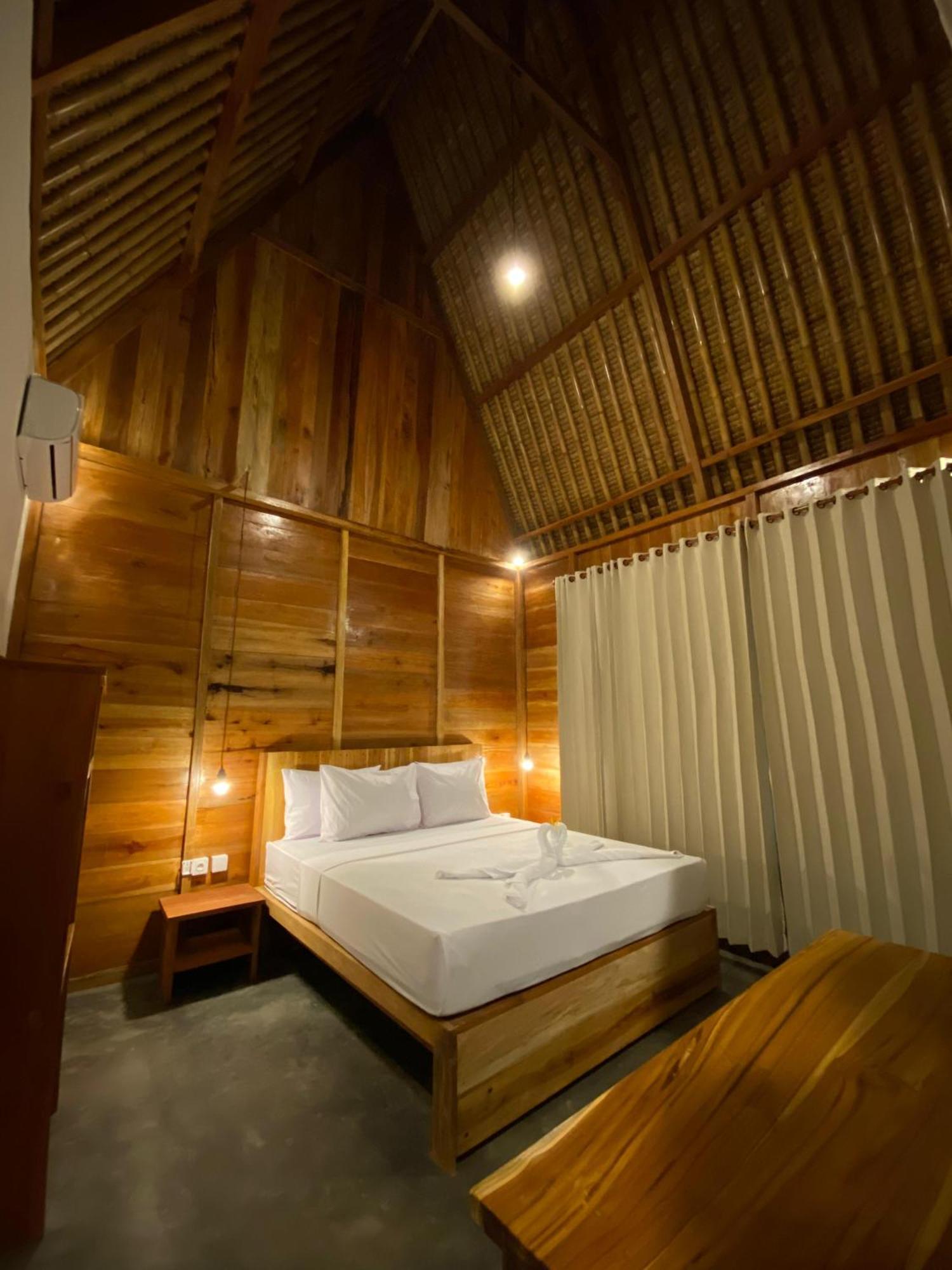 Отель Sky Mountain Views Kuta  Экстерьер фото