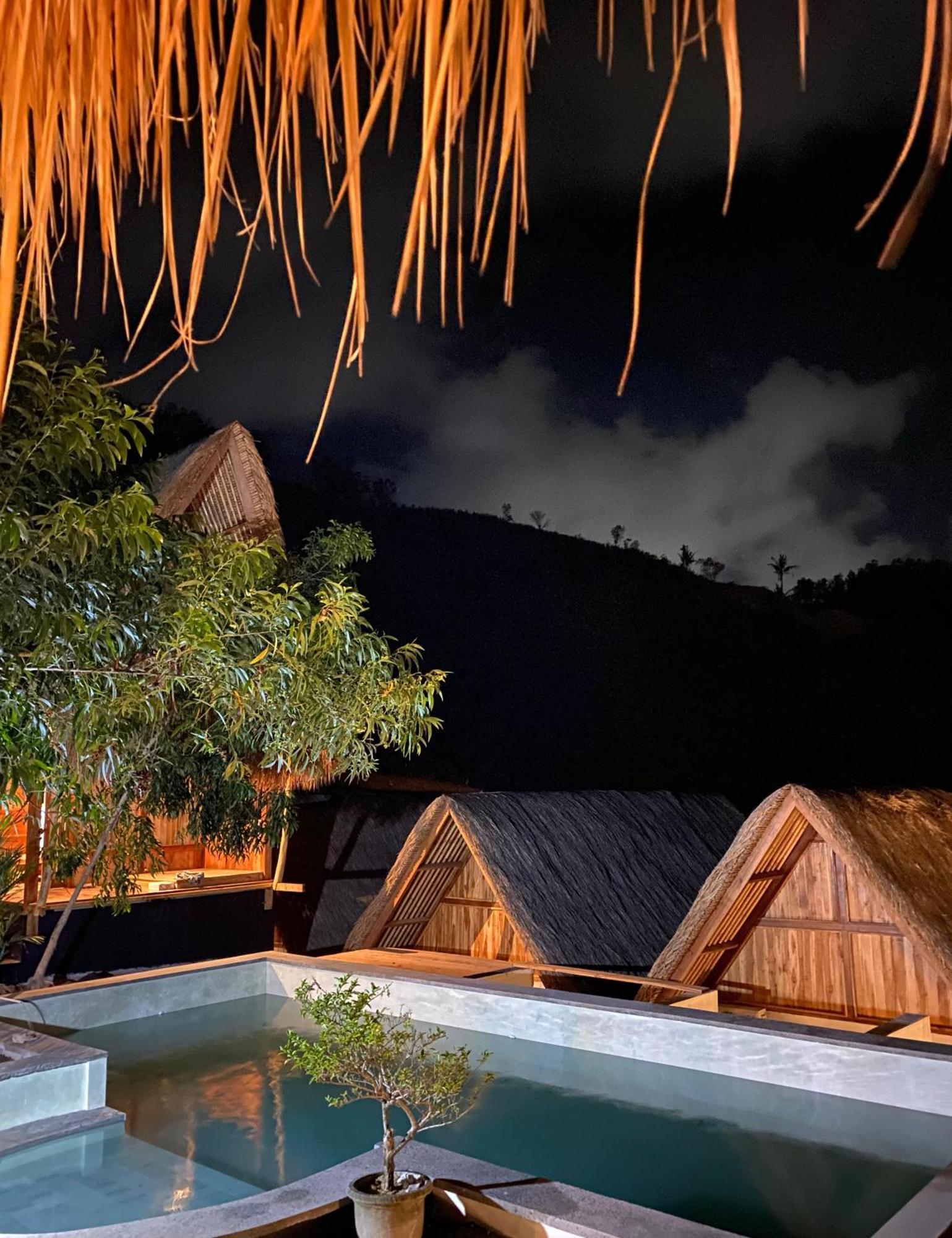 Отель Sky Mountain Views Kuta  Экстерьер фото