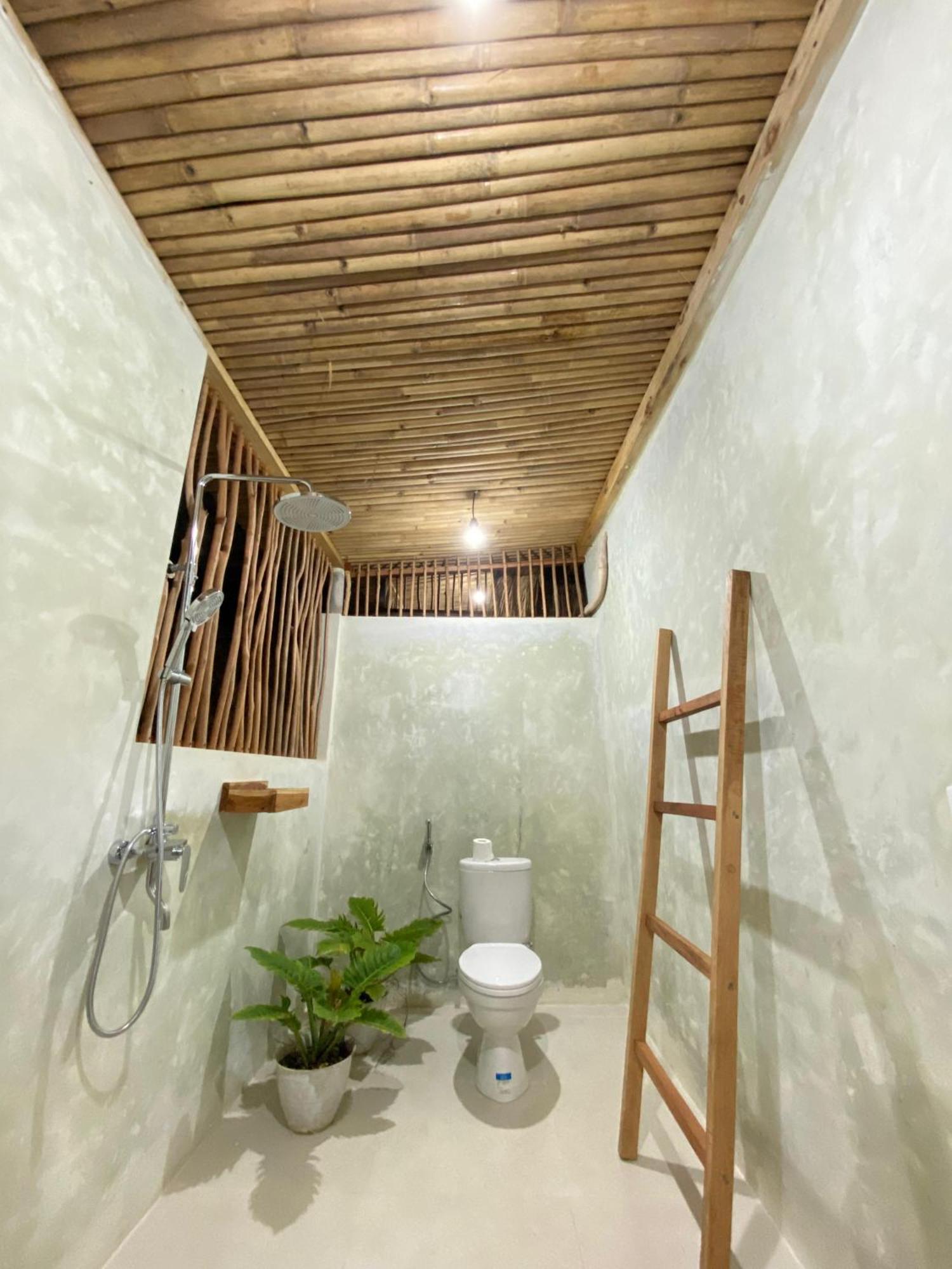 Отель Sky Mountain Views Kuta  Экстерьер фото